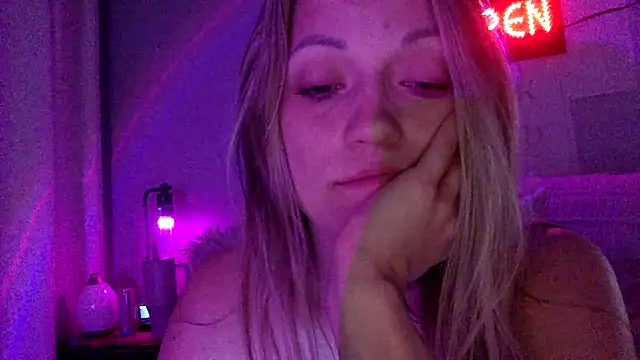 RavenHepburn's Live XXX Chat
