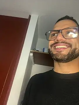 Benjamin_show Chat XXX live