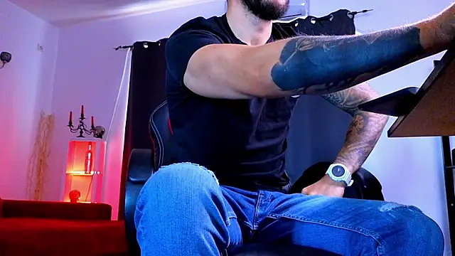 MightyAaron66 Adlı Modelin Canlı XXX Sohbeti