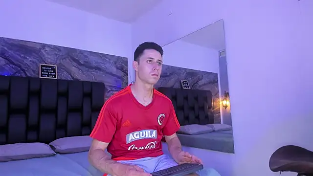 Онлайн чат XXX Clark_kush