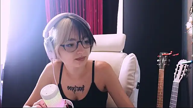 Avi_Nile Chat XXX in diretta