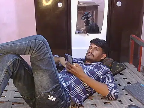 Chat +18 de HotXKrish ao vivo