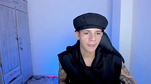 tylerrnova's Live XXX Chat