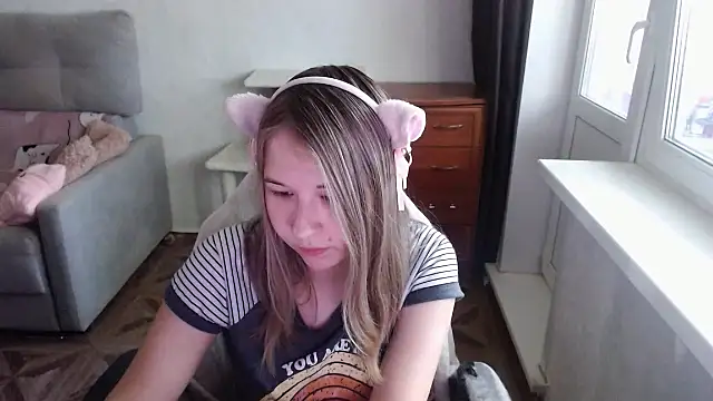 Emily-Wayn Live XXX chat