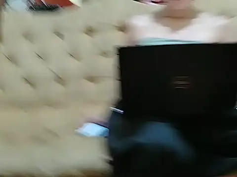 צ'אט XXX בשידור חי של mindymiaw