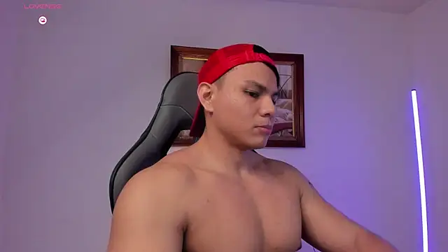 XXX chat uživo modela RoyConstance