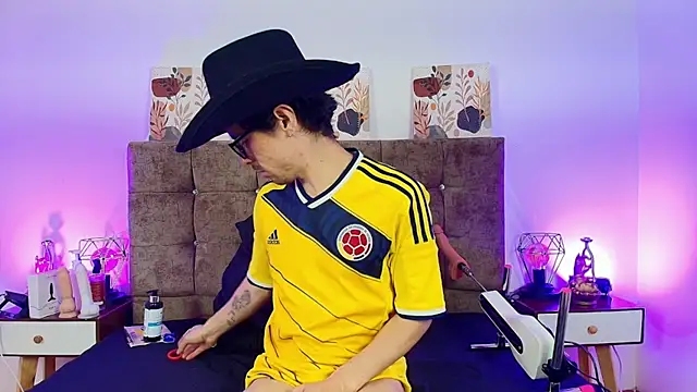 Ethan_Briggs_ élő XXX-chatje