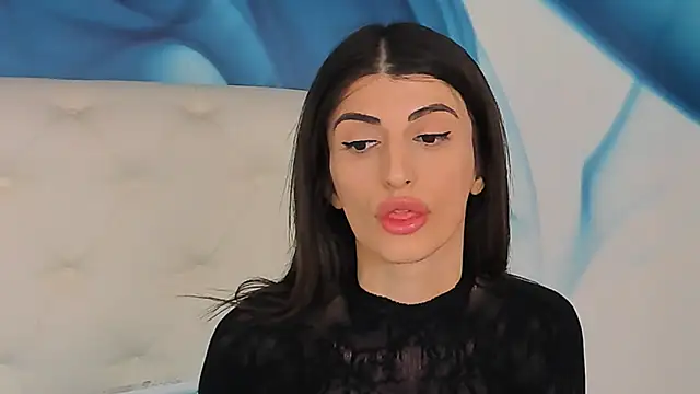 SkinnyDolly: онлайн-секс-чат