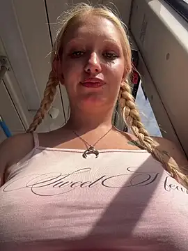 Elfi_InPublic Adlı Modelin Canlı XXX Sohbeti