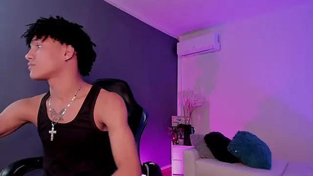 NoahBull19's Live XXX Chat