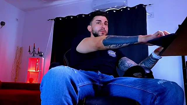 Živý XXX chat MightyAaron66