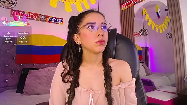 Amara_Davis1 Adlı Modelin Canlı XXX Sohbeti