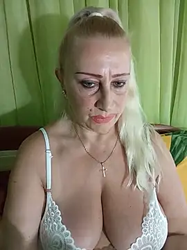 Esenia505 Adlı Modelin Canlı XXX Sohbeti