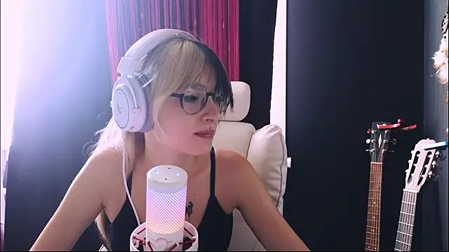 Avi_Nile Live XXX-Chat