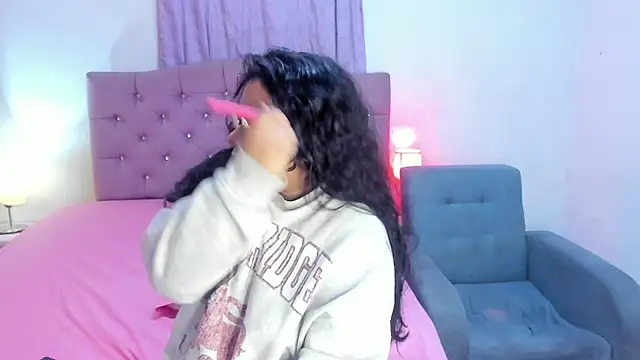 Latinabombsheell Adlı Modelin Canlı XXX Sohbeti