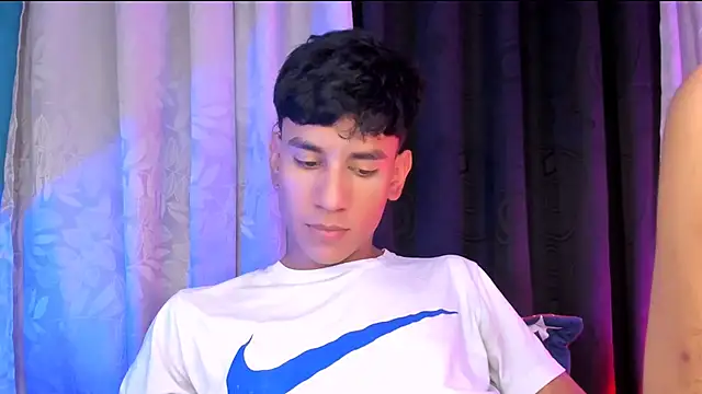 XXX chat uživo modela Damien_Howard