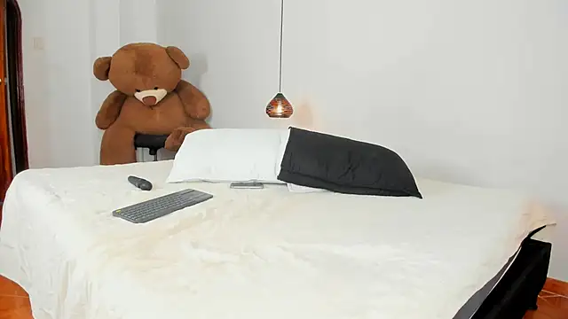 REINA_ADAHARA – Live XXX-chat