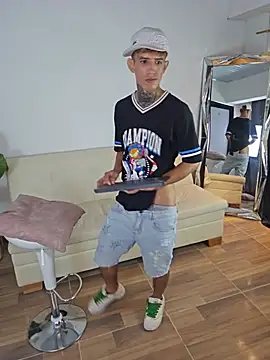 Darwinstark_ XXX чат на живо