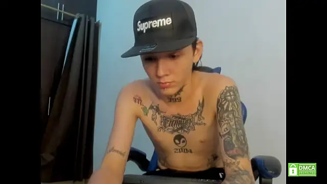 Show modela Nick_TattooedGuy na web-kameri