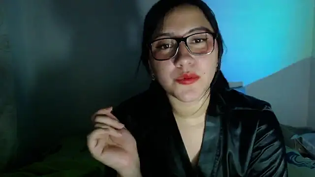 LuciaTomson Adlı Modelin Canlı XXX Sohbeti