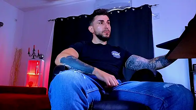 MightyAaron66 Live XXX-Chat