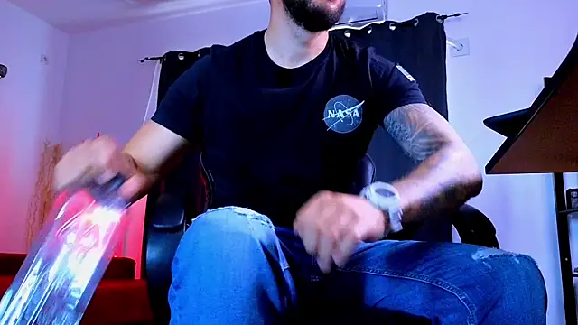 MightyAaron66 Adlı Modelin Canlı XXX Sohbeti