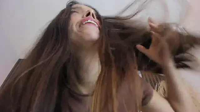 hannahill69 Adlı Modelin Canlı XXX Sohbeti