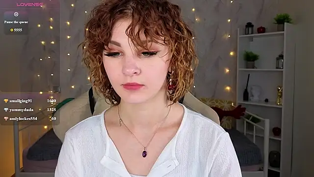 צ'אט XXX בשידור חי של Kira__Fluffy