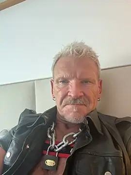 NottsLeather élő XXX-chatje