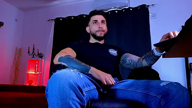 MightyAaron66 Adlı Modelin Canlı XXX Sohbeti