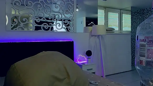 AlmaFancyn Live XXX chat
