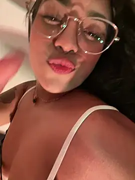 Linda_Saenz_ XXX чат на живо