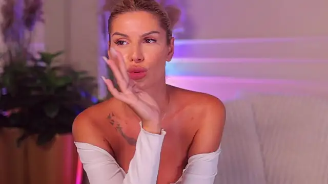 Rachel_Quinn_ Adlı Modelin Canlı XXX Sohbeti