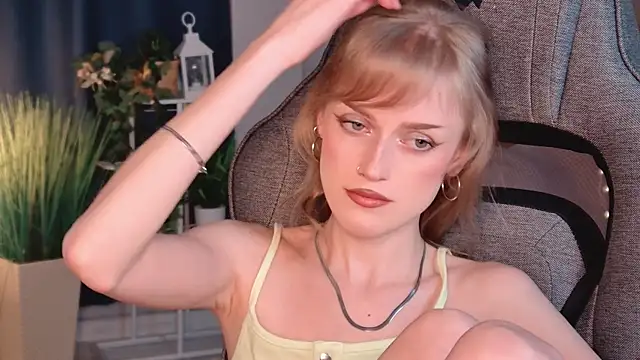 Chat XXX en directo de KiraMontoya