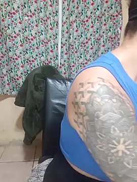 Chat XXX en directo de sexytattooed7