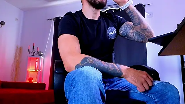 MightyAaron66 Live XXX-Chat
