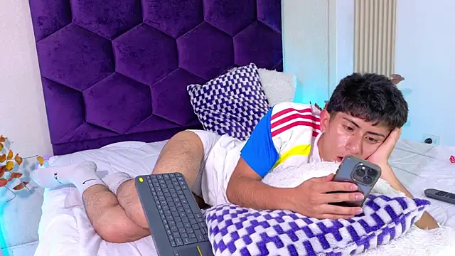 Chatroom XXX en direct de AndyJustgame_