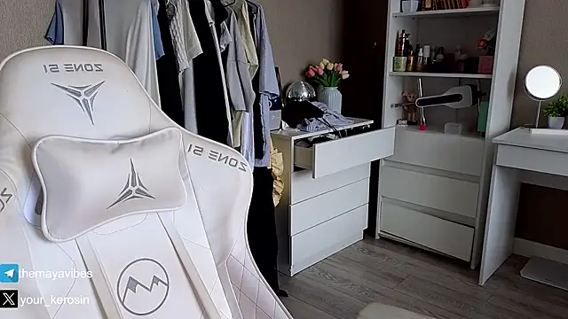 Maya_Rave Adlı Modelin Canlı XXX Sohbeti
