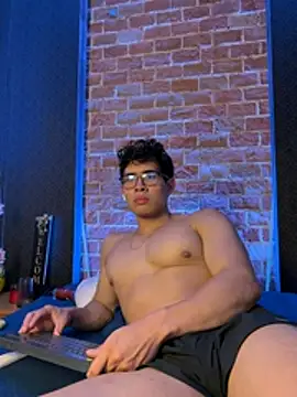 Chatroom XXX en direct de GrayAndrews
