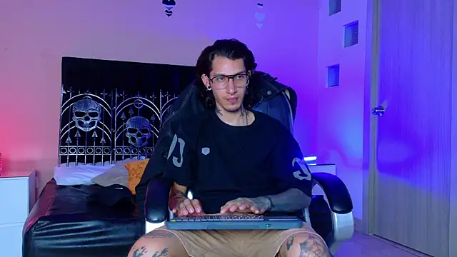 XXX chat uživo modela Vergil_Noir_