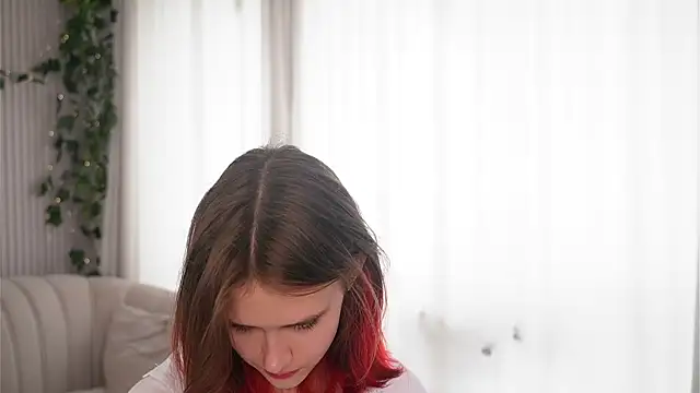 Онлайн чат XXX NidaSween
