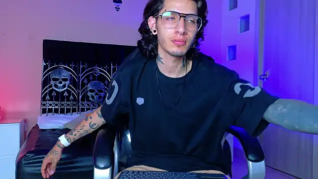 Vergil_Noir_'s Live XXX Chat