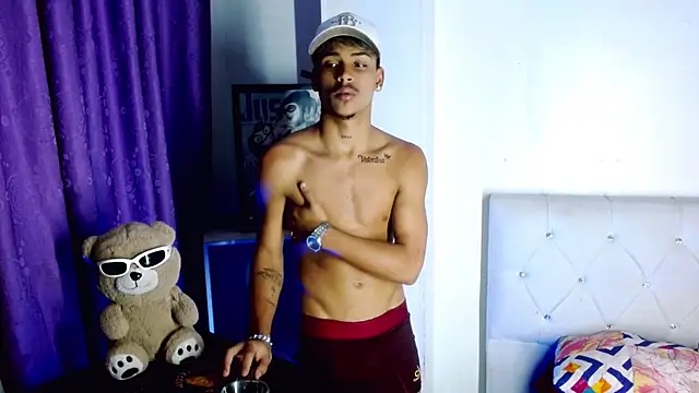 Angel_foxc13 élő XXX-chatje