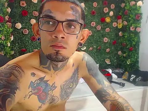 Boy_tatto77: διαδικτυακό σόου στην κάμερα
