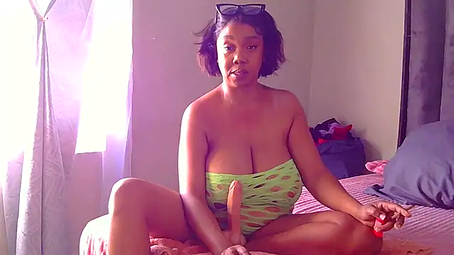 HOTSEXCBOOBS30xx Adlı Modelin Canlı XXX Sohbeti