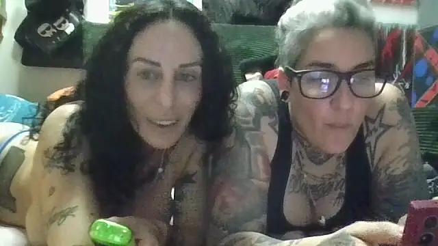 inkdhollow1's Live XXX Chat