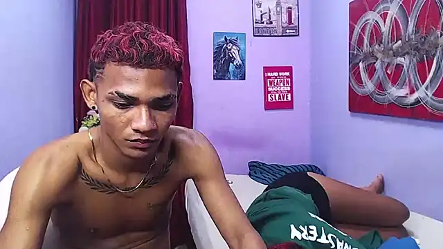 Chat +18 de black_twinks ao vivo