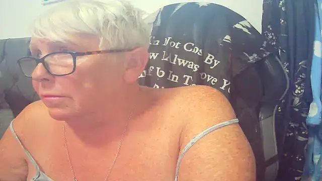 Playful_MILF_Demi's Live XXX Chat