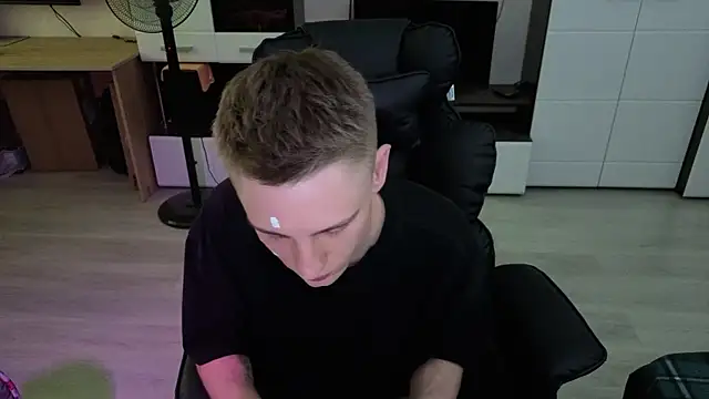 pvlpstvyn Live XXX chat