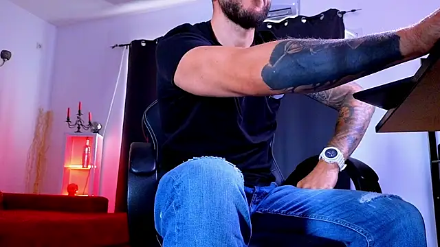 Chatroom XXX en direct de MightyAaron66